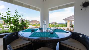 Elite-Villa, 3 Schlafzimmer, Küche, Gartenblick | Terrasse/Patio