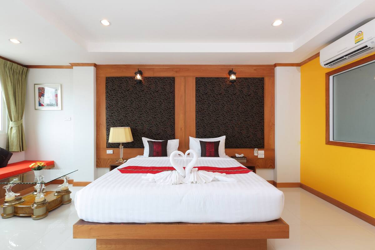 Deluxe Room, 1 King Bed | In-room safe, desk, rollaway beds (surcharge), WiFi (free)