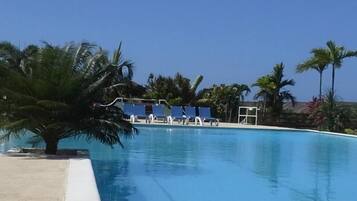 3 bedrooms, Egyptian cotton sheets, premium bedding, in-room safe