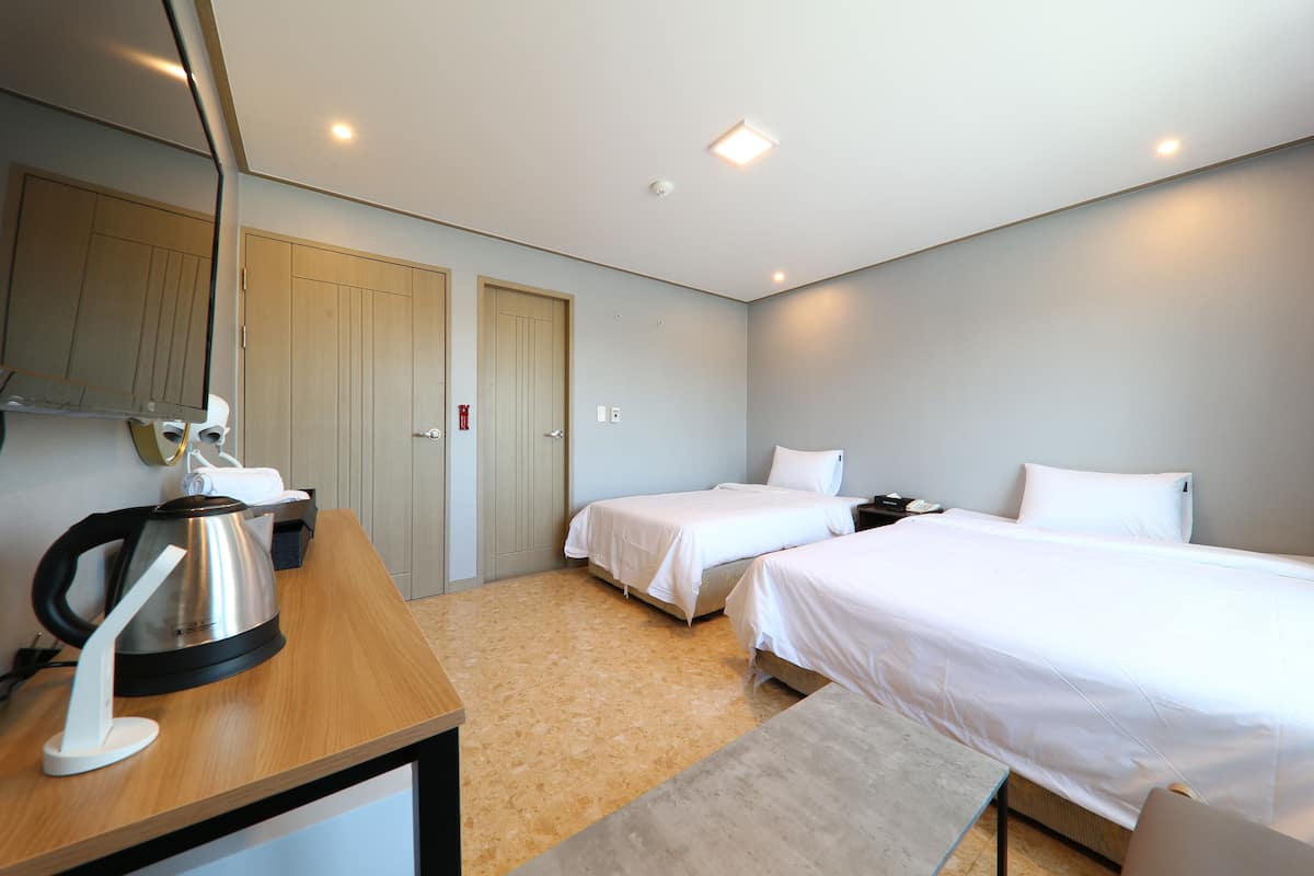 Standard Twin Room | Free WiFi