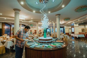 Daily buffet breakfast for a fee