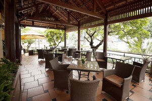 Breakfast, lunch, dinner served; international cuisine 