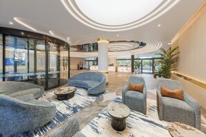 Lobby - Meriton Suites Broadbeach, Gold Coast (Broadbeach)