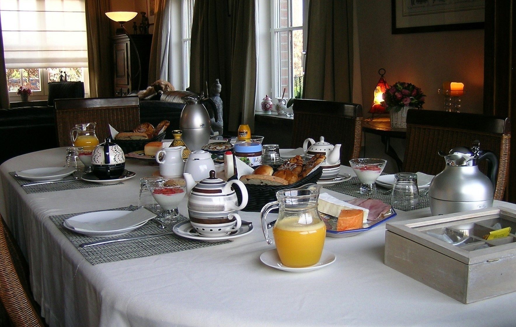 Free daily continental breakfast