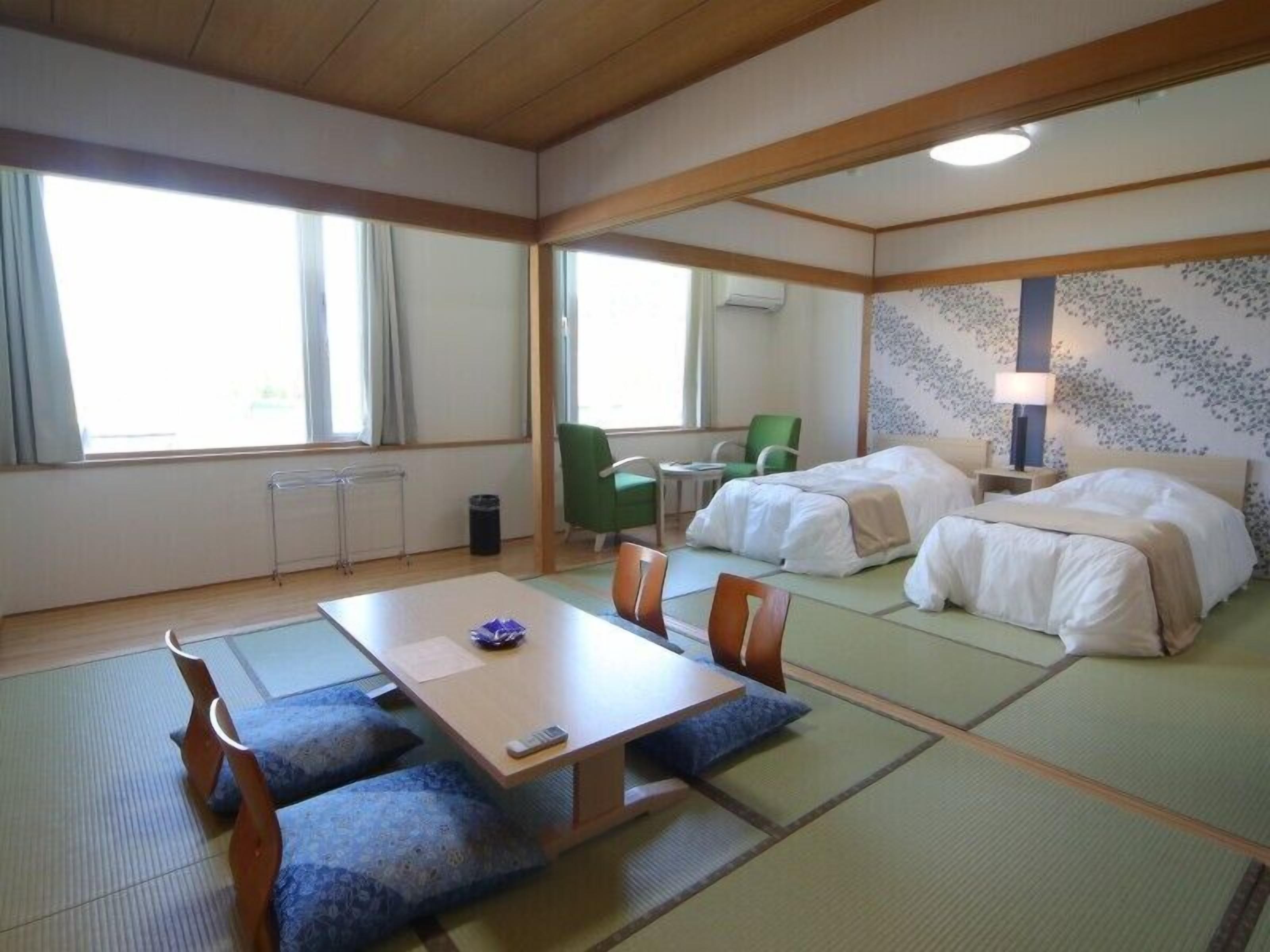 In-room safe, desk, free WiFi
