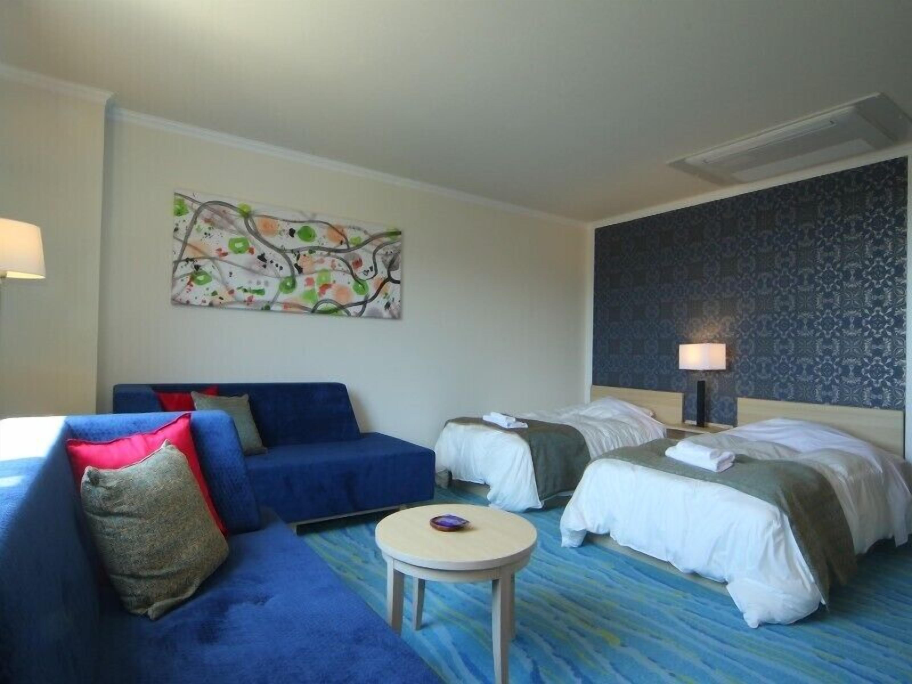 In-room safe, desk, free WiFi