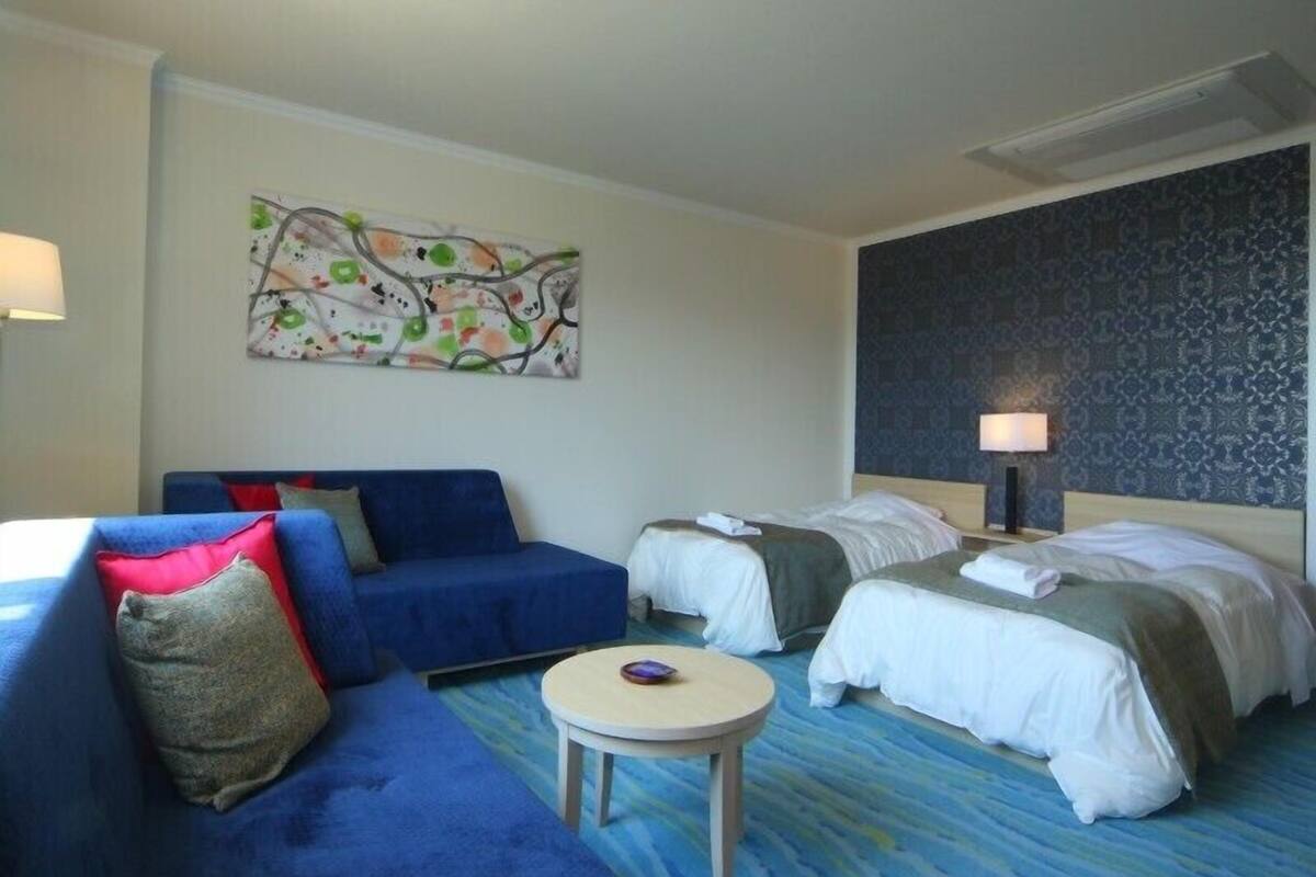 In-room safe, desk, WiFi (free)