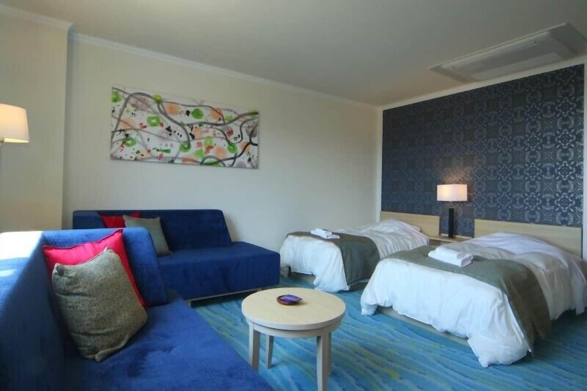 In-room safe, desk, WiFi (free)