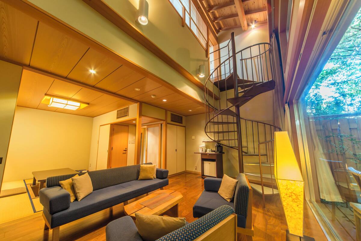 Luxury Loft, 1 Bedroom | Peti besi dalam bilik, seterika/papan seterika, Wi-fi percuma 