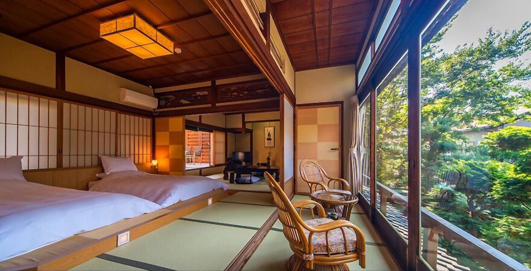 Coffres-forts dans les chambres, fer et planche à repasser