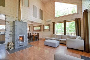 Deluxe Cottage | 4 bedrooms, desk, iron/ironing board, free cribs/infant beds