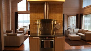 Casa de campo superior | Cocina privada | Refrigerador, microondas, horno y parrilla de estufa