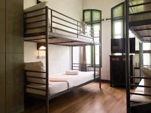 2 story bedroom(4beds) | Desk, free WiFi