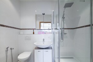 Departamento, 1 habitación, vistas al jardín | Baño