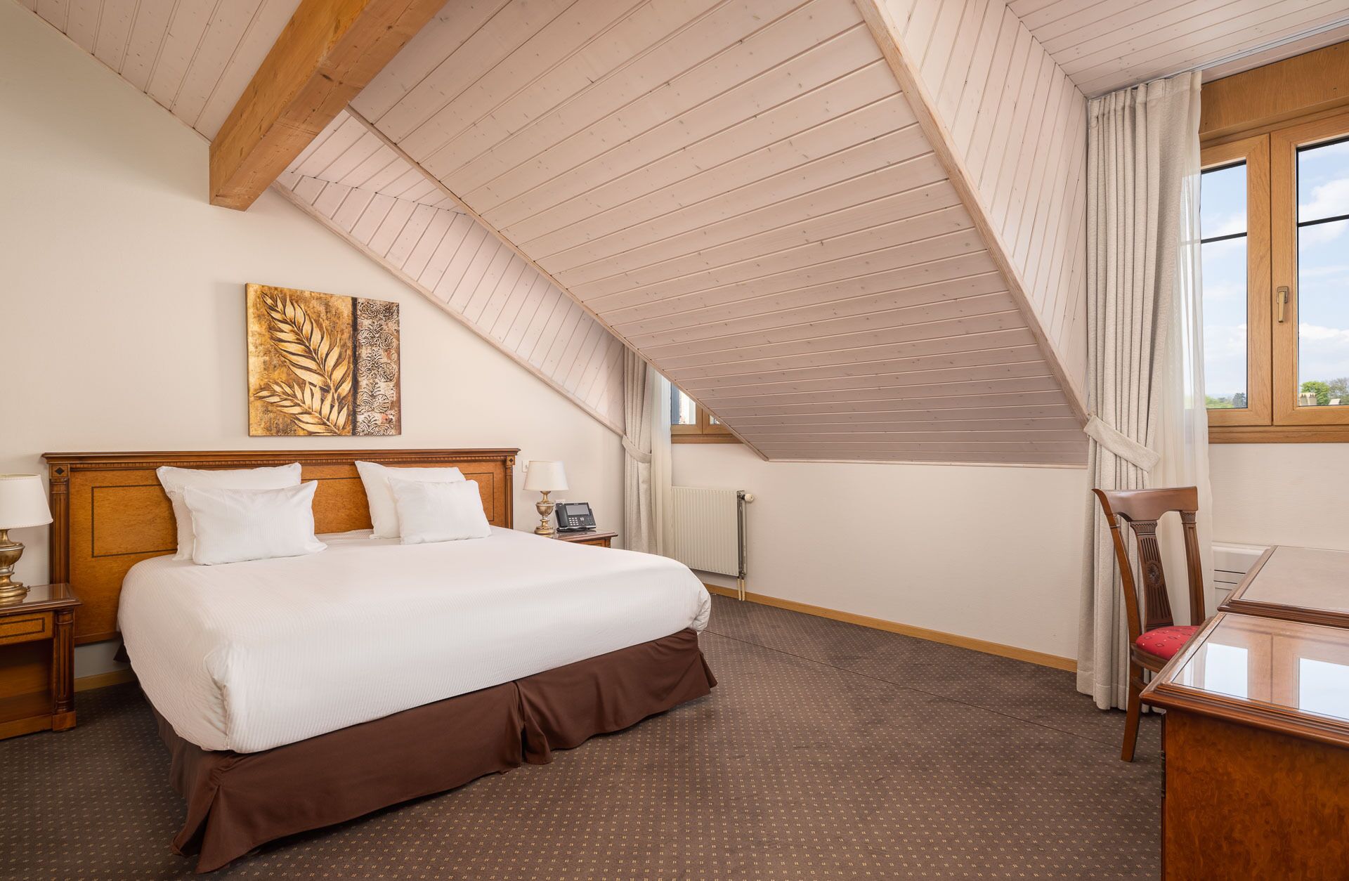 double room | 1 bedroom, minibar, in-room safe, desk