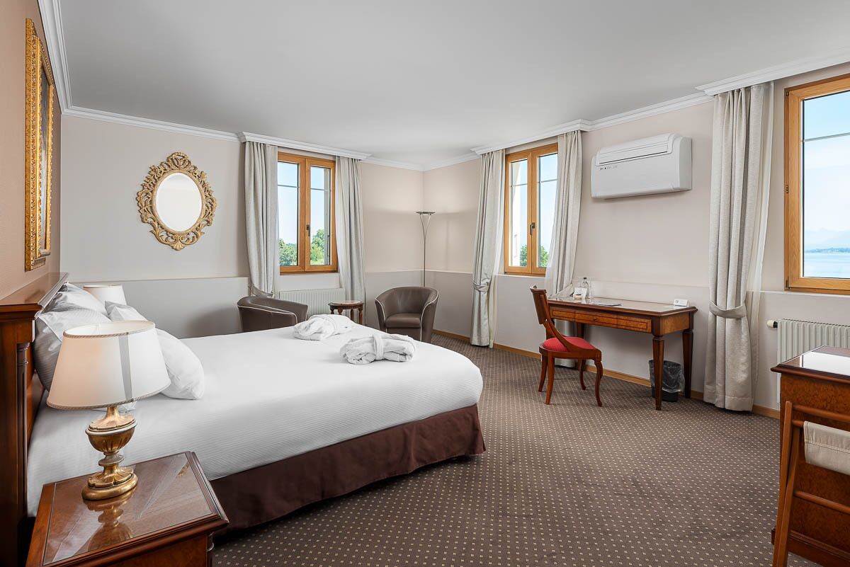 double room | 1 bedroom, minibar, in-room safe, desk