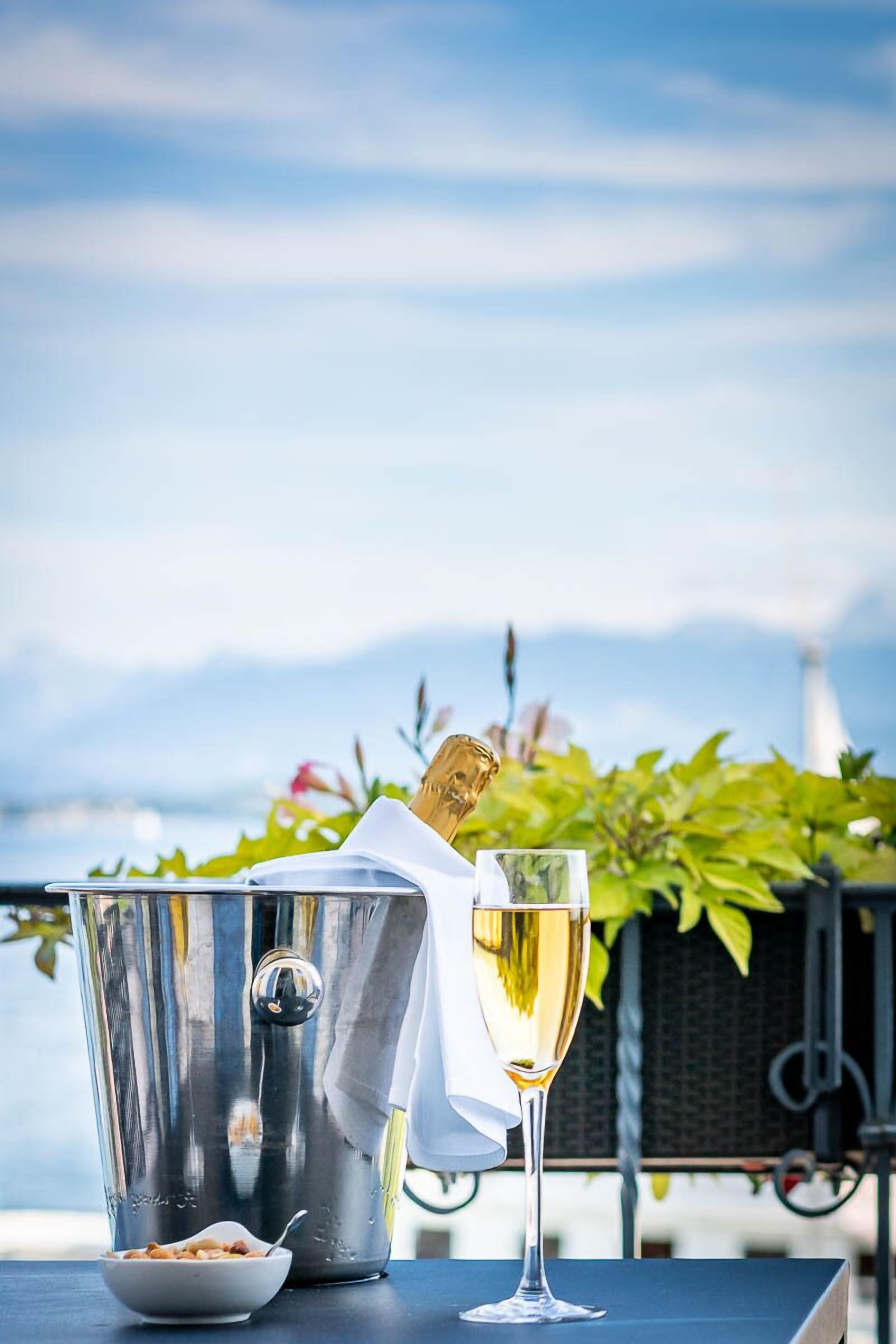 luxury double room, lake view | terrace/patio