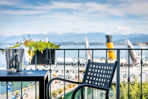 Quarto casal superluxo, vista para o lago | Terraço/pátio