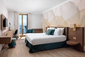 Luxury Double Room, Lake View | Minibar, in-room safe, desk, blackout drapes - Hotel Le Rive (Nyon)