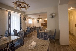 Daily buffet breakfast for a fee - Villa Casteria (Miedzyzdroje)