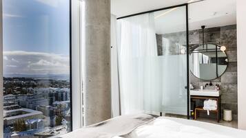 Panoramic Corner Suite | 1 slaapkamer, luxe beddengoed, pillowtop-bedden