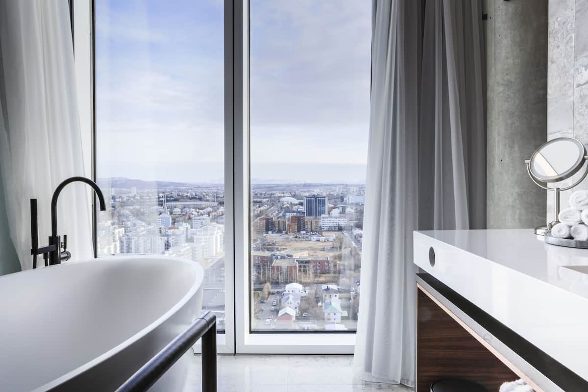 Suite, Bathtub | City view