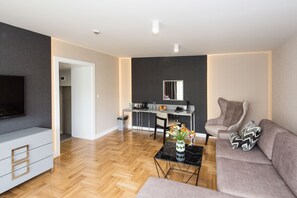 豪華套房, 陽台, 公園景觀 | 遮光布/窗簾、隔音、免費無線上網、床單