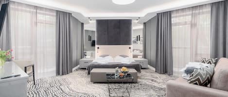 Deluxe Triple Room | 1 bedroom, blackout drapes, soundproofing, free WiFi