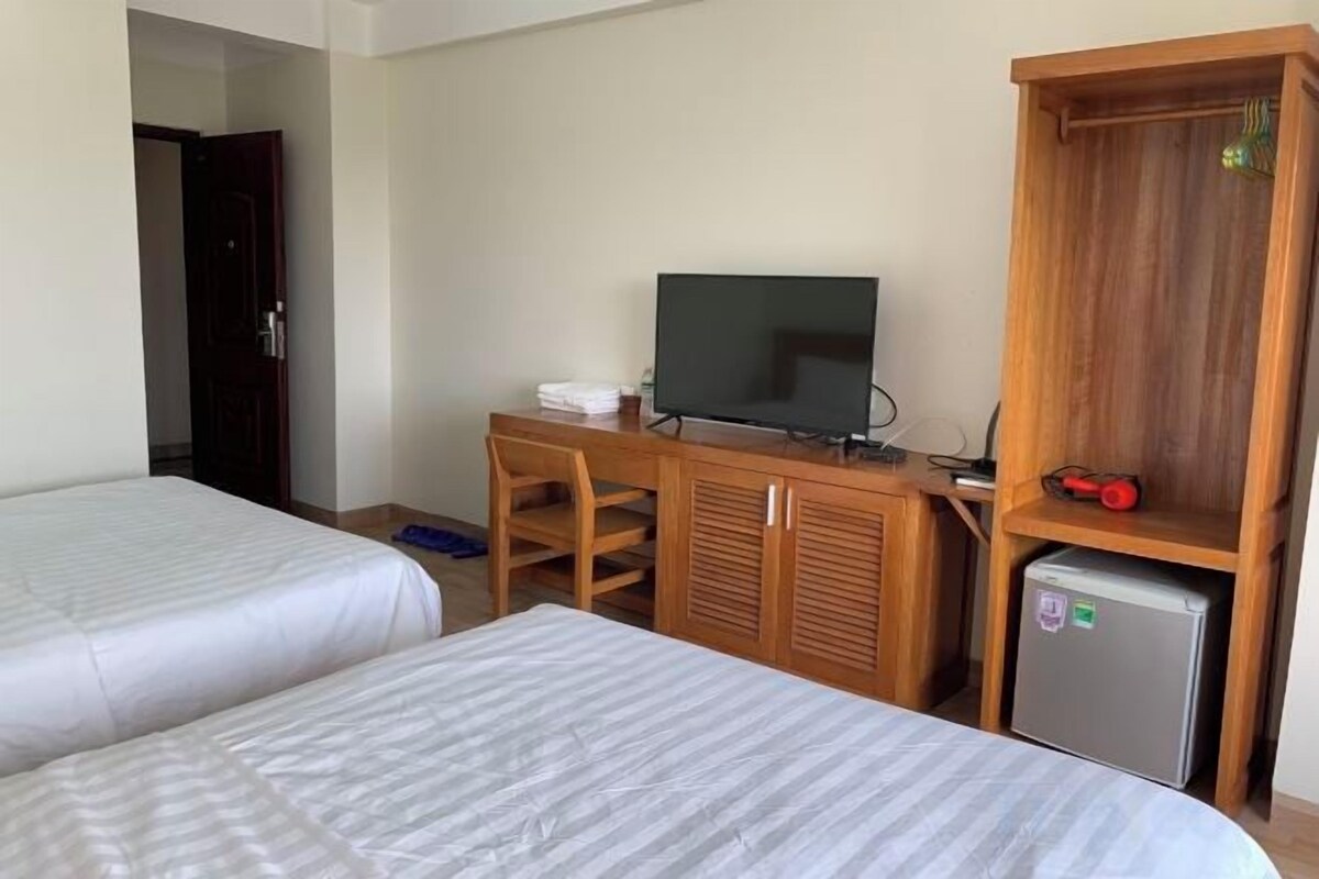 In-room safe, desk, blackout drapes, WiFi (free)