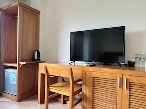 32-Zoll-LCD-Fernseher mit Kabelempfang, Fernseher