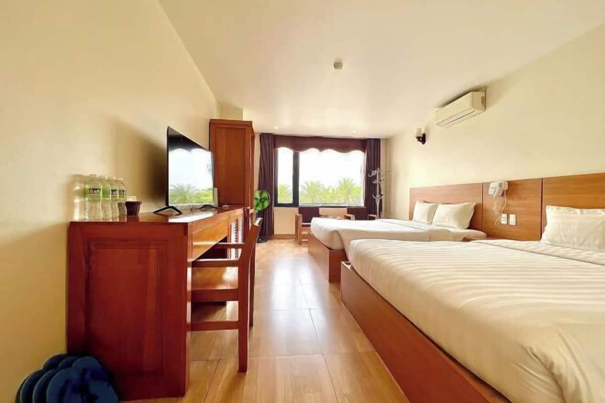 In-room safe, desk, blackout drapes, free WiFi