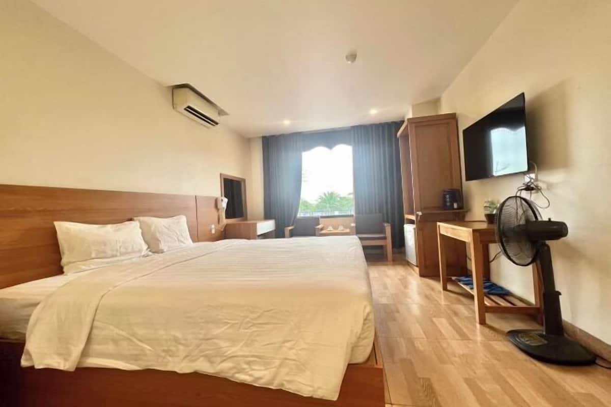 In-room safe, desk, blackout drapes, free WiFi