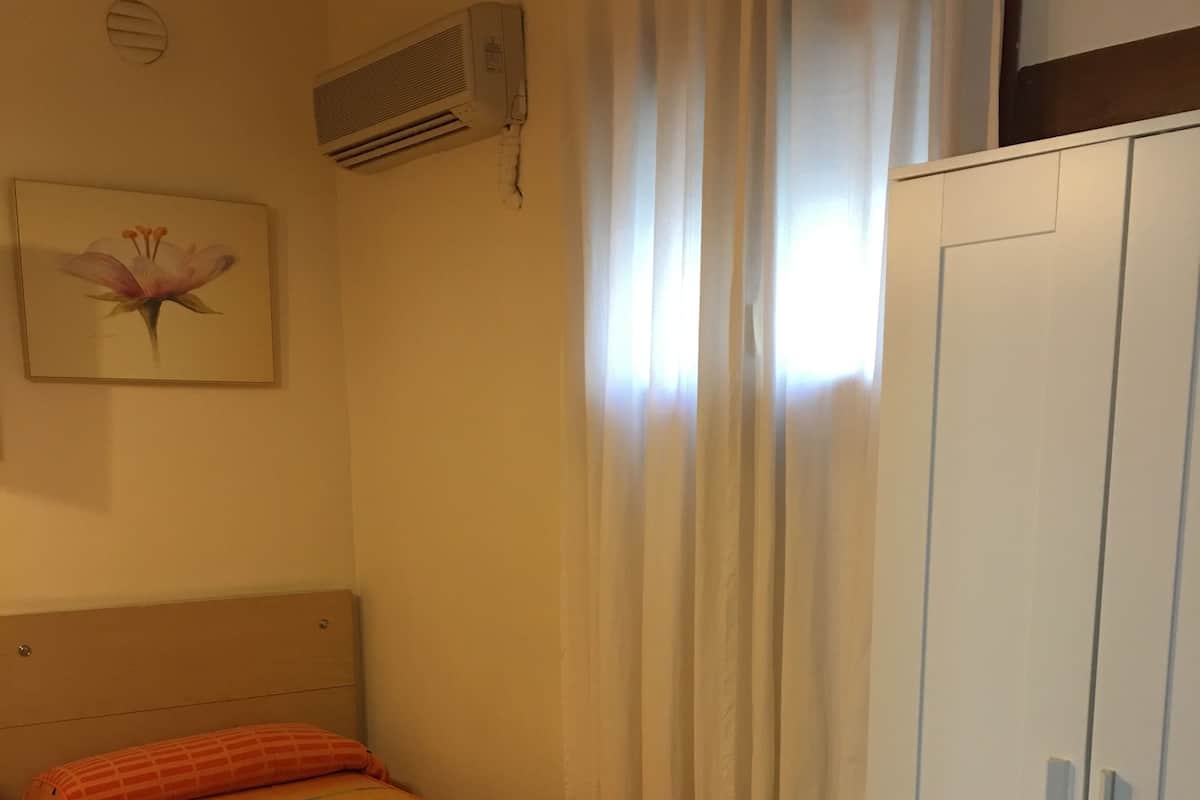 Minibar, desk, blackout curtains, free cots/infant beds