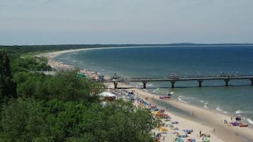 Una playa cerca