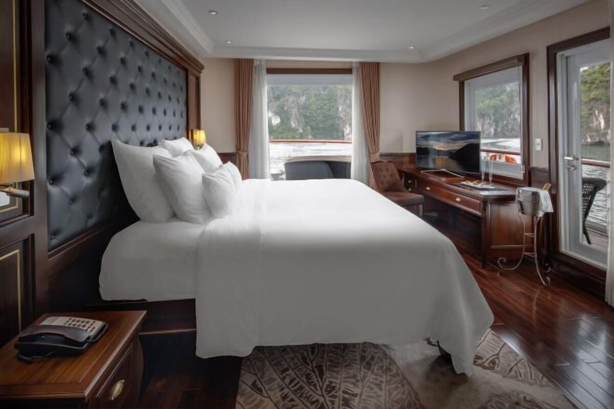In-room safe, desk, blackout drapes, soundproofing