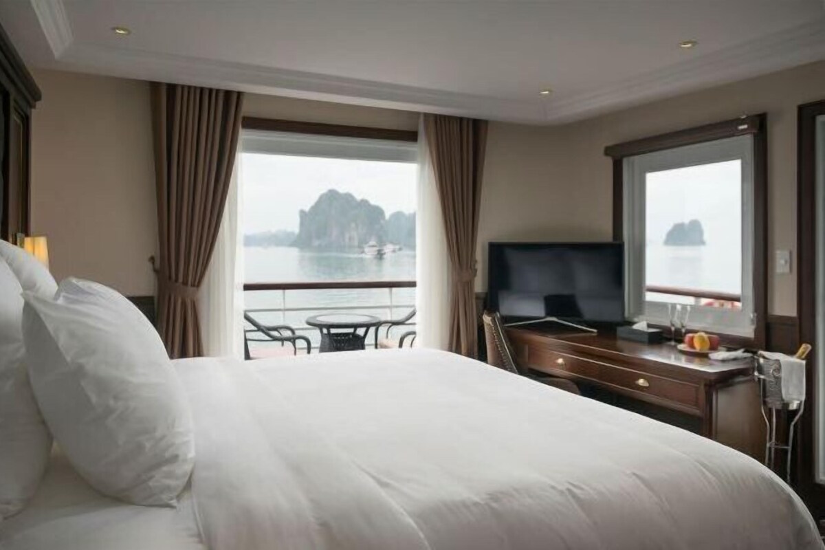 In-room safe, desk, blackout drapes, soundproofing