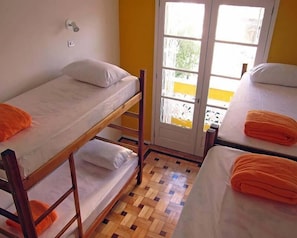 Dormitório compartilhado, em dormitório misto, banheiro compartilhado (Mas 6 people) | Roupas de cama premium, cofres nos quartos, individualmente decorados