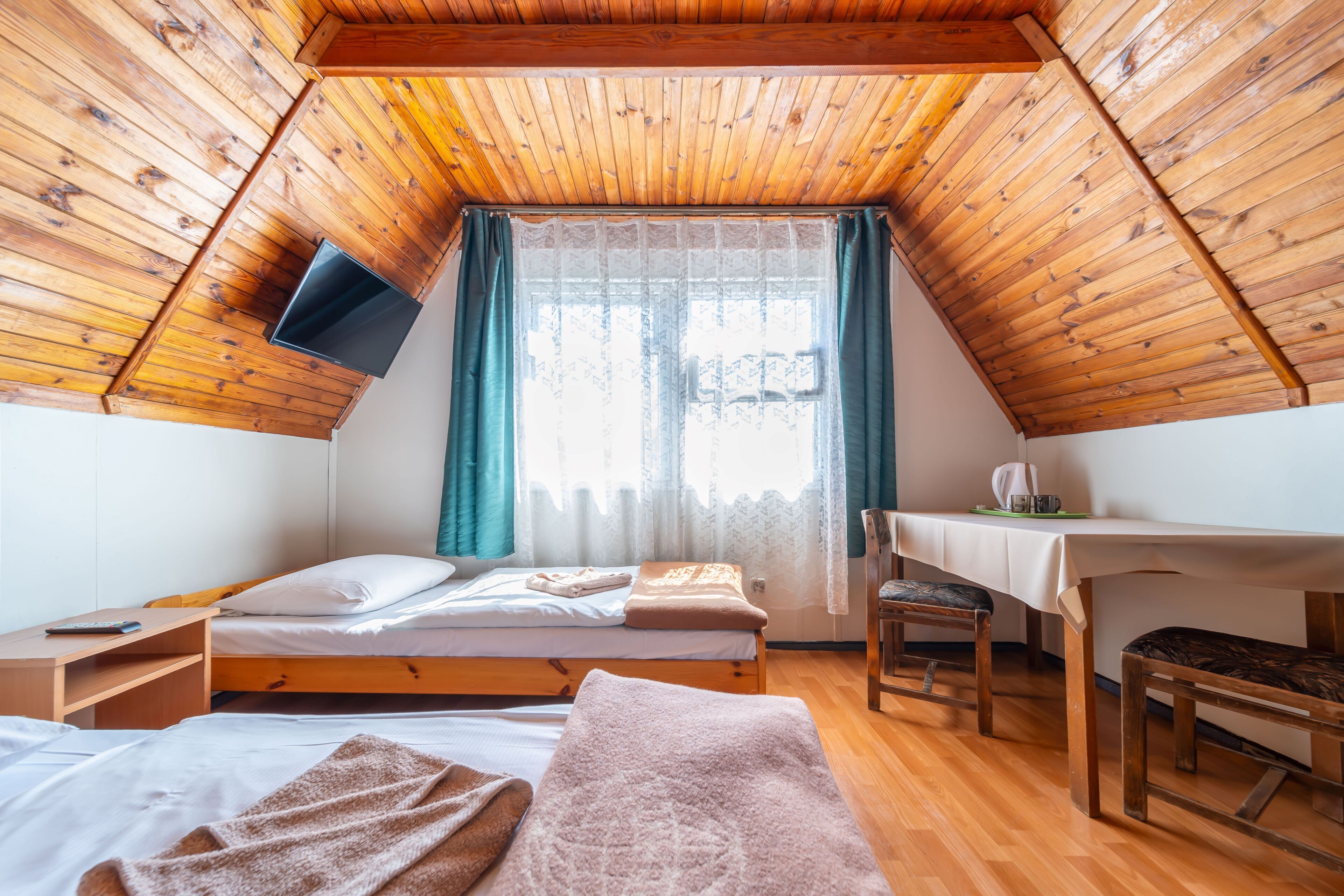 Habitación triple, baño compartido | Wifi gratis y ropa de cama