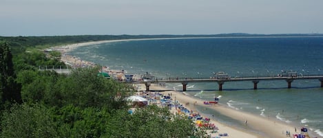 Pantai di sekitar