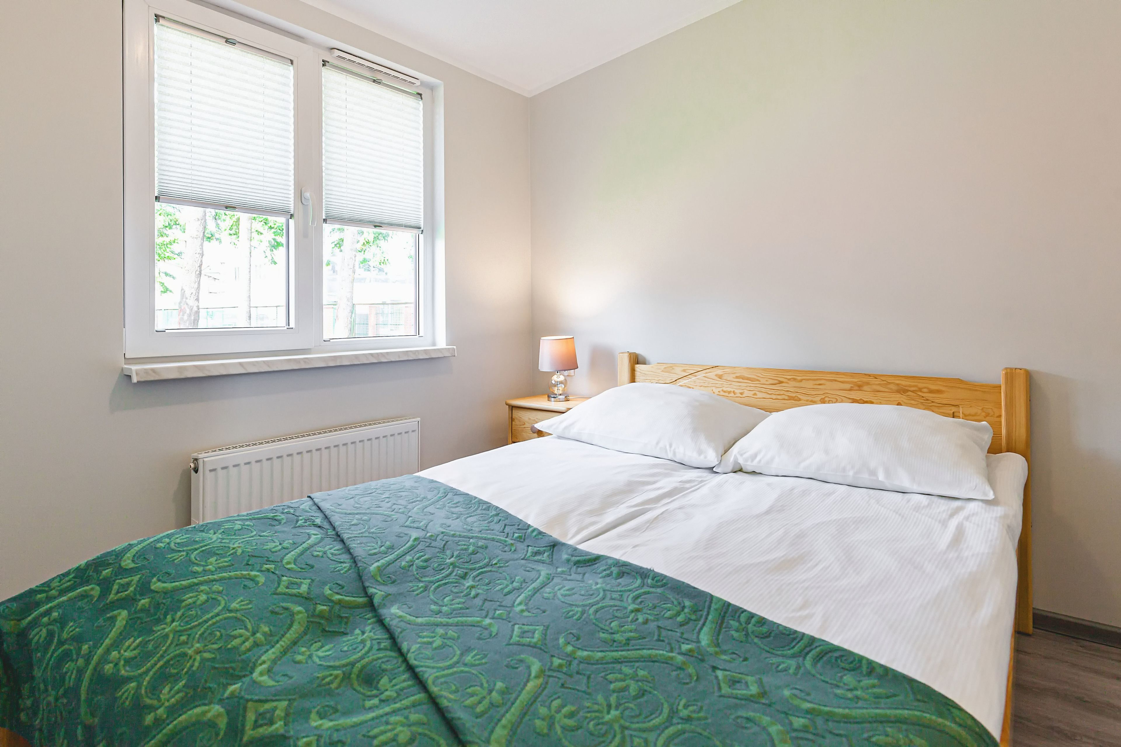 Tabla de planchar con plancha, wifi gratis y ropa de cama 