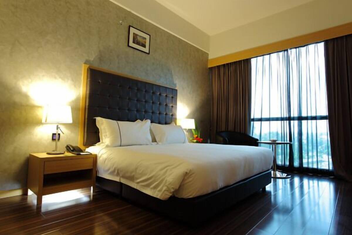 minibar, in-room safe, desk, blackout curtains