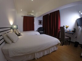 Double Room | Minibar, desk, blackout drapes, WiFi