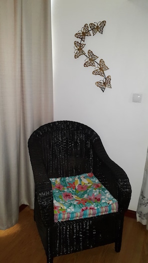 Frigobar, escrivaninha, cortinas blackout, Wi-Fi (sobretaxa)
