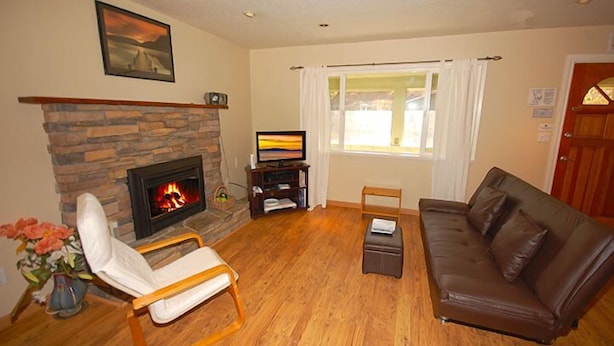 2 bedrooms, desk - 3385 Bruce Drive (South Lake Tahoe)
