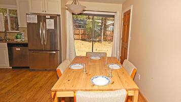 House, 2 Bedrooms | Private kitchen | Microwave, dishwasher, coffee/tea maker, cookware/dishes/utensils