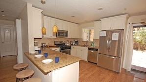 Coffee/tea maker, microwave, dishwasher, cookware/dishes/utensils - 3385 Bruce Drive (South Lake Tahoe)