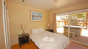 2 bedrooms, desk - 3385 Bruce Drive (South Lake Tahoe)