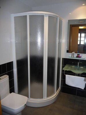 Shower, free toiletries, hair dryer, towels