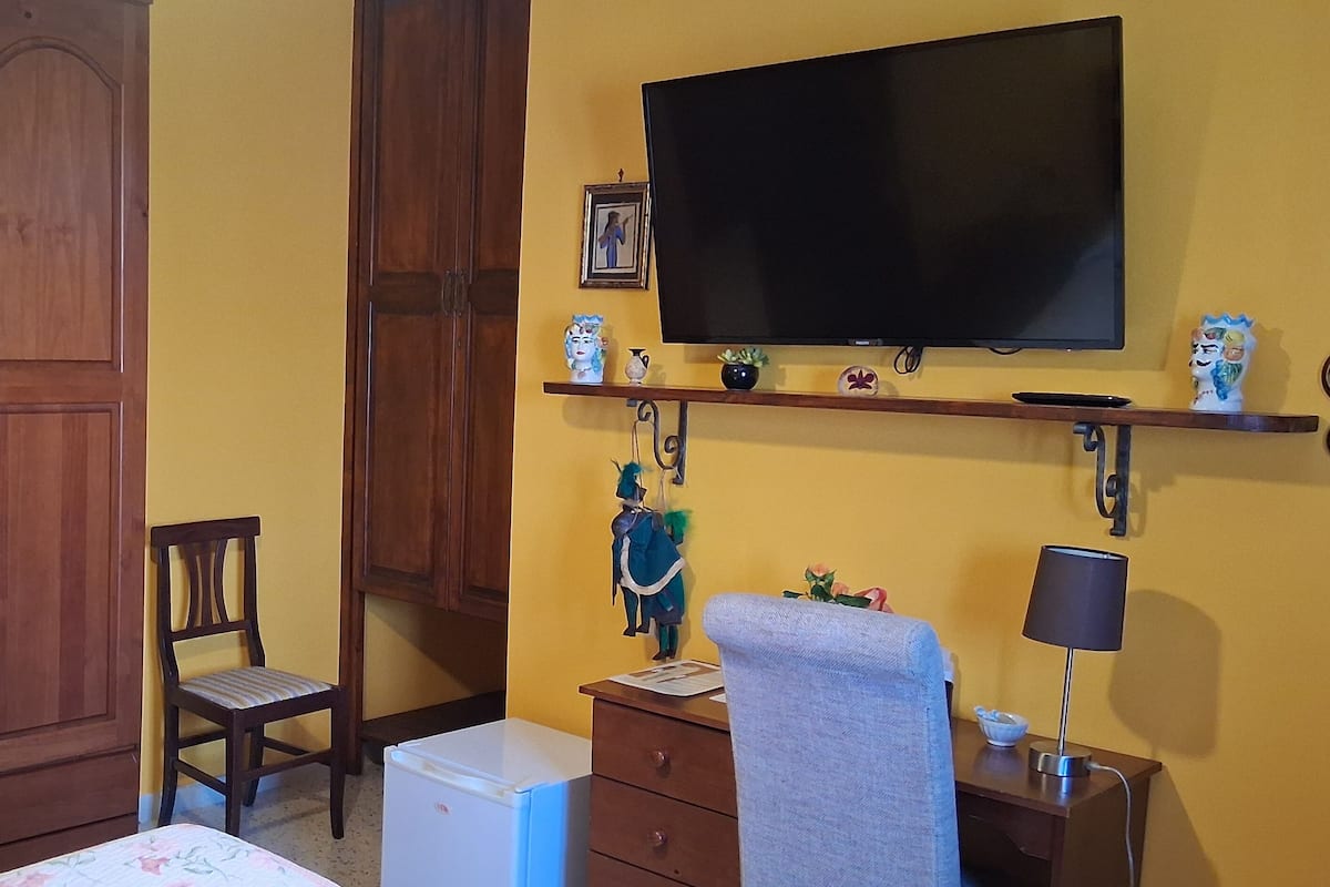 Double Room, Sea View (Rinaldo) | Desk, iron/ironing board, free WiFi, bed sheets
