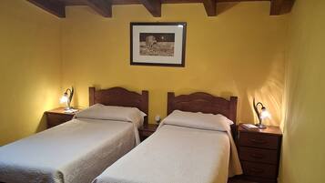 Basic Twin Room, Garden View (Angelica) | Desk, iron/ironing board, free WiFi, bed sheets